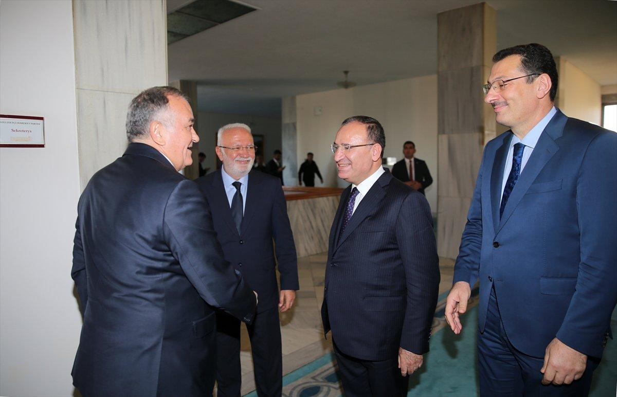 AK Parti'den Anayasa değişikliği için muhalefet turu