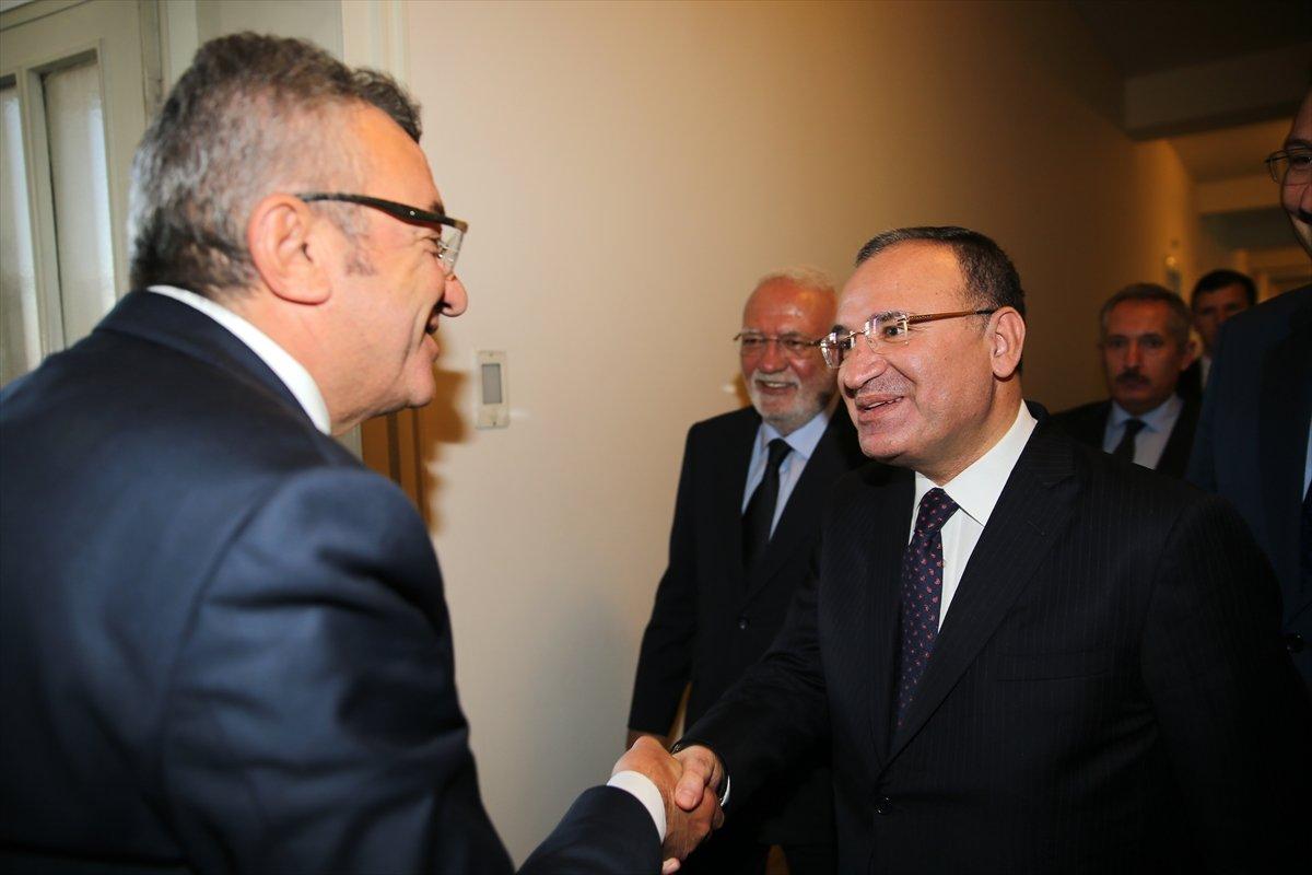 AK Parti'den Anayasa değişikliği için muhalefet turu