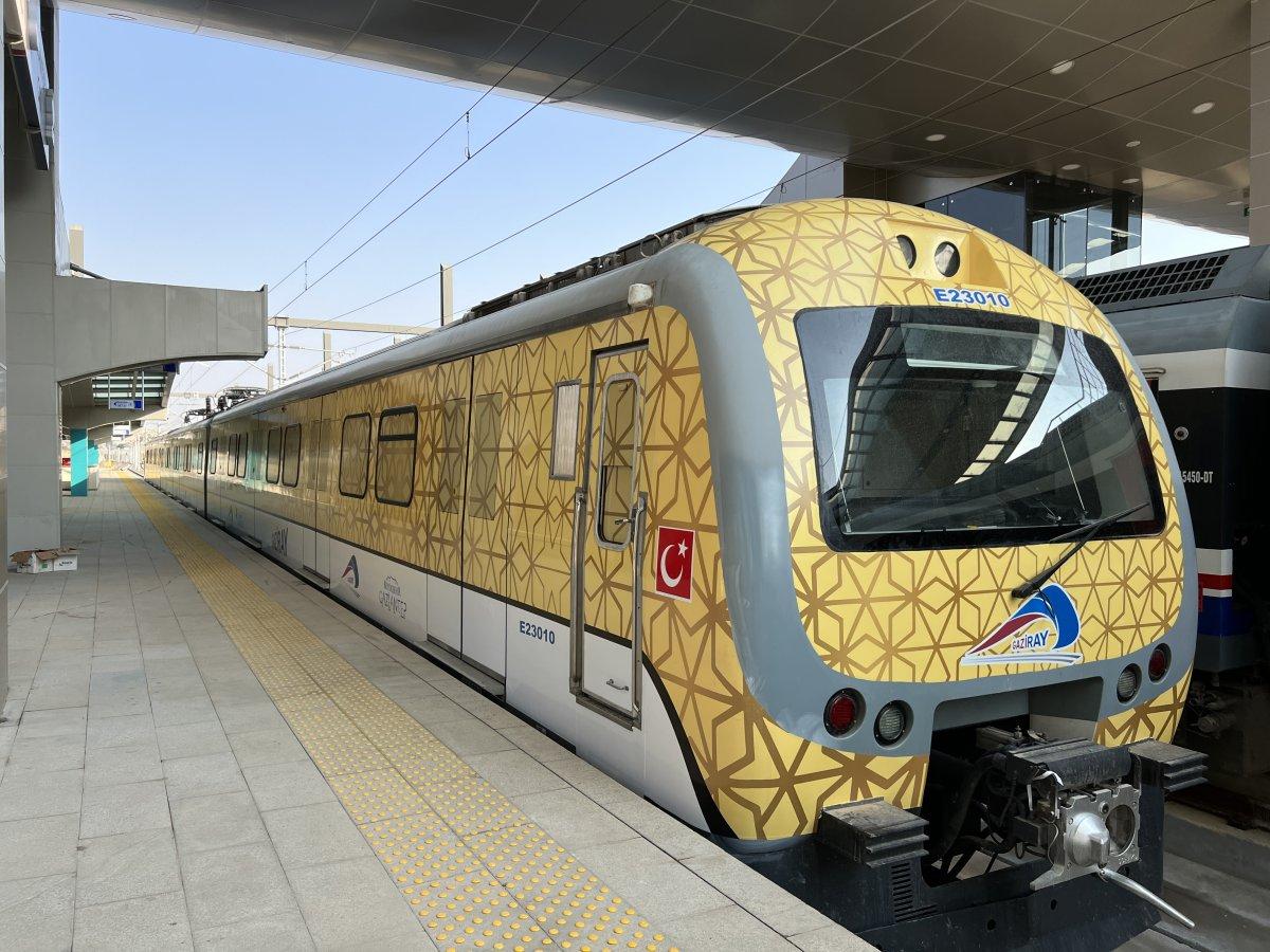 Metro konforundaki tren GAZİRAY açılıyor