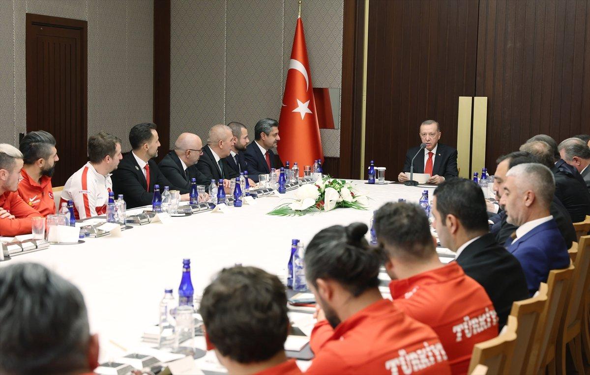 Cumhurbaşkanı Erdoğan, Türkiye Ampute Futbol Milli Takımı'nı kabul etti