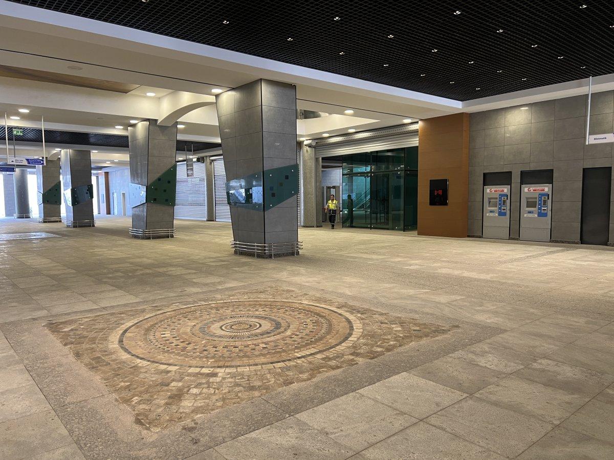 Metro konforundaki tren GAZİRAY açılıyor