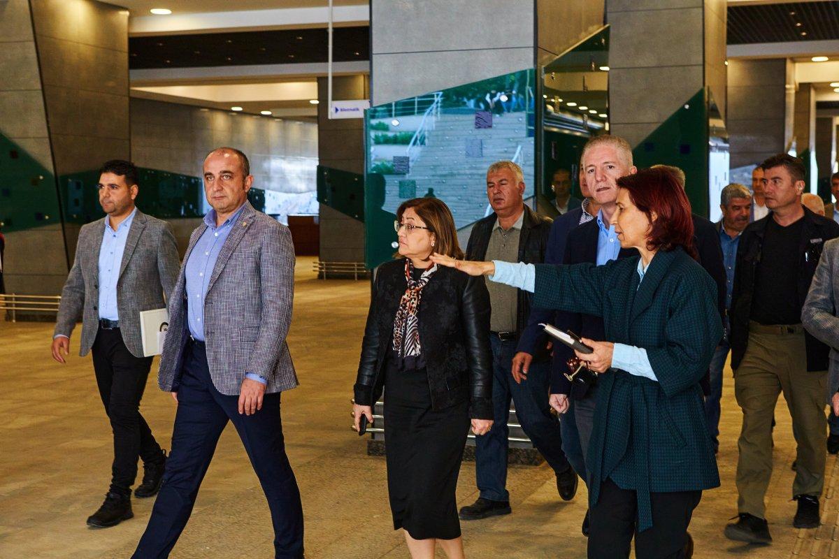 Metro konforundaki tren GAZİRAY açılıyor