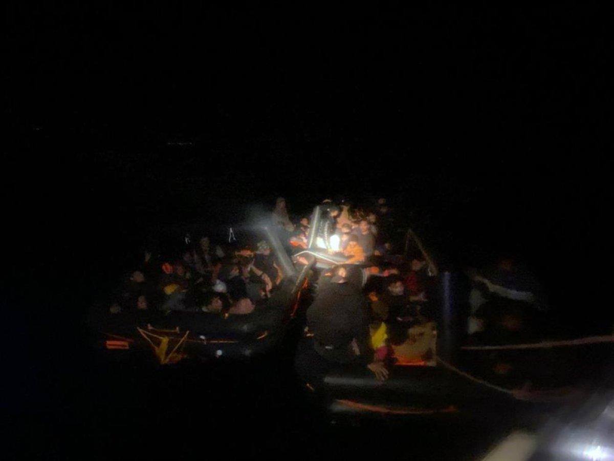 Yunanistan tarafından ölüme itilen 139 düzensiz göçmen kurtarıldı