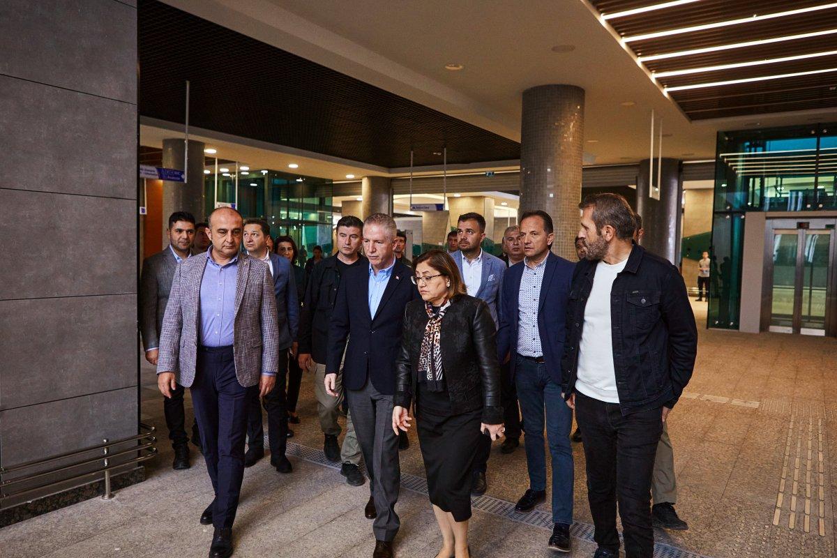 Metro konforundaki tren GAZİRAY açılıyor