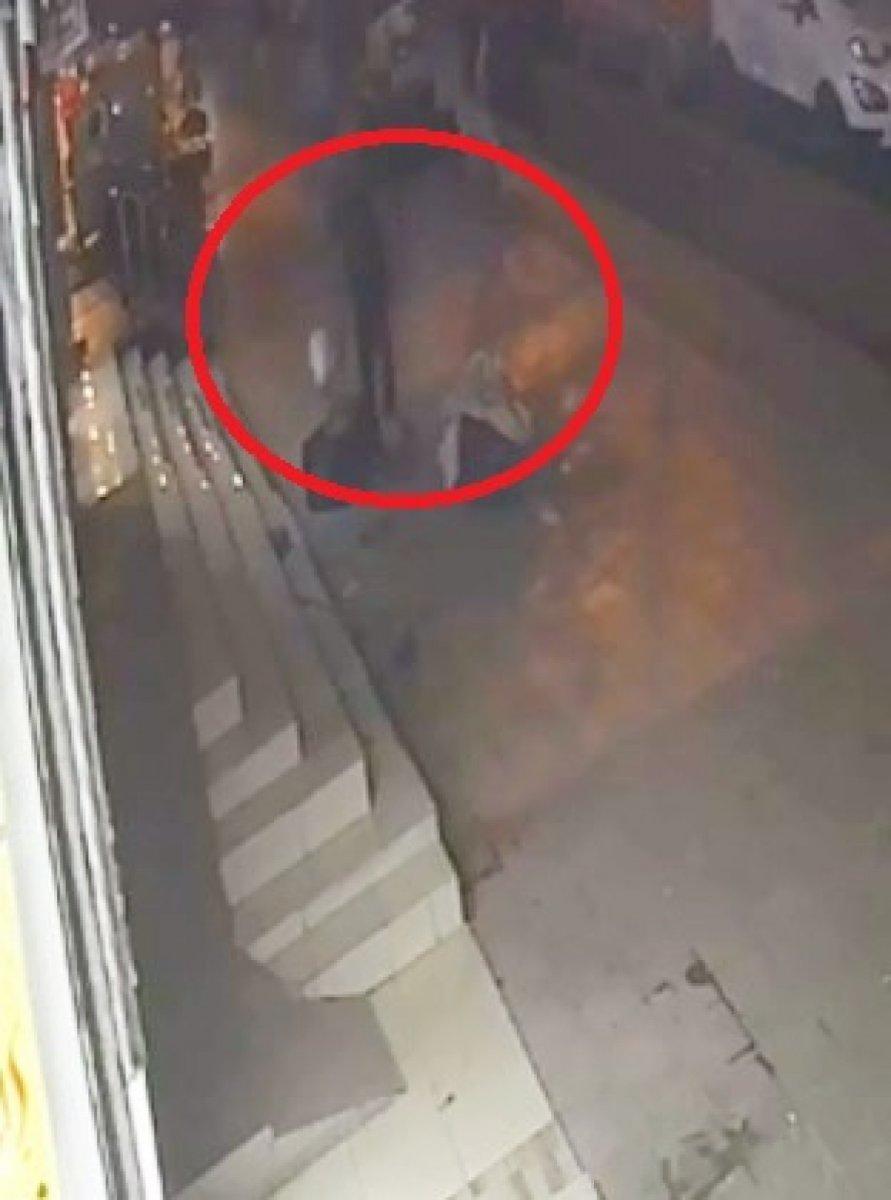 Adana’da parası çalınan seyyar satıcıdan alışveriş için sıraya girdiler