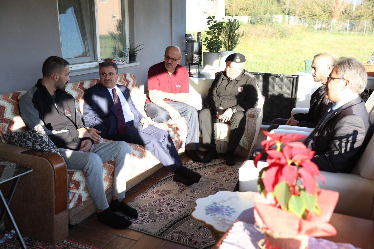 Şanlıurfa'da yaralanan askere komutanlarından ziyaret