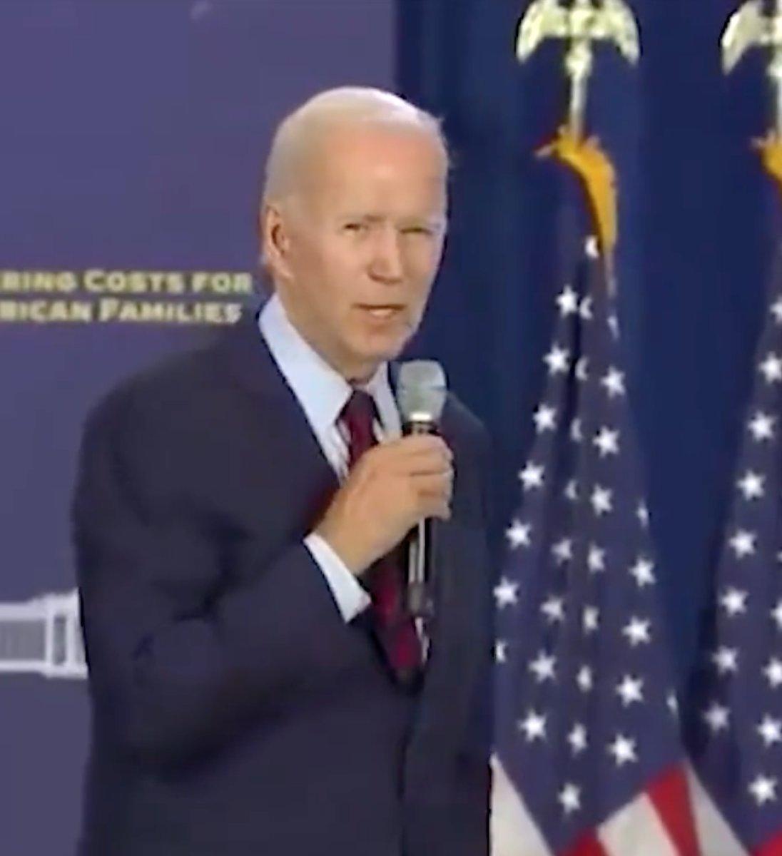 Joe Biden ilginç hareketlerine bir yenisini daha ekledi