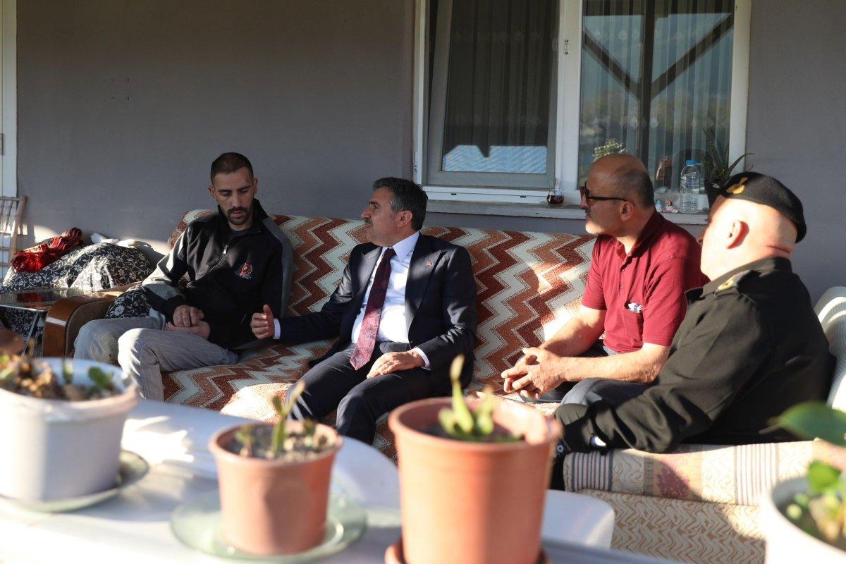 Şanlıurfa'da yaralanan askere komutanlarından ziyaret