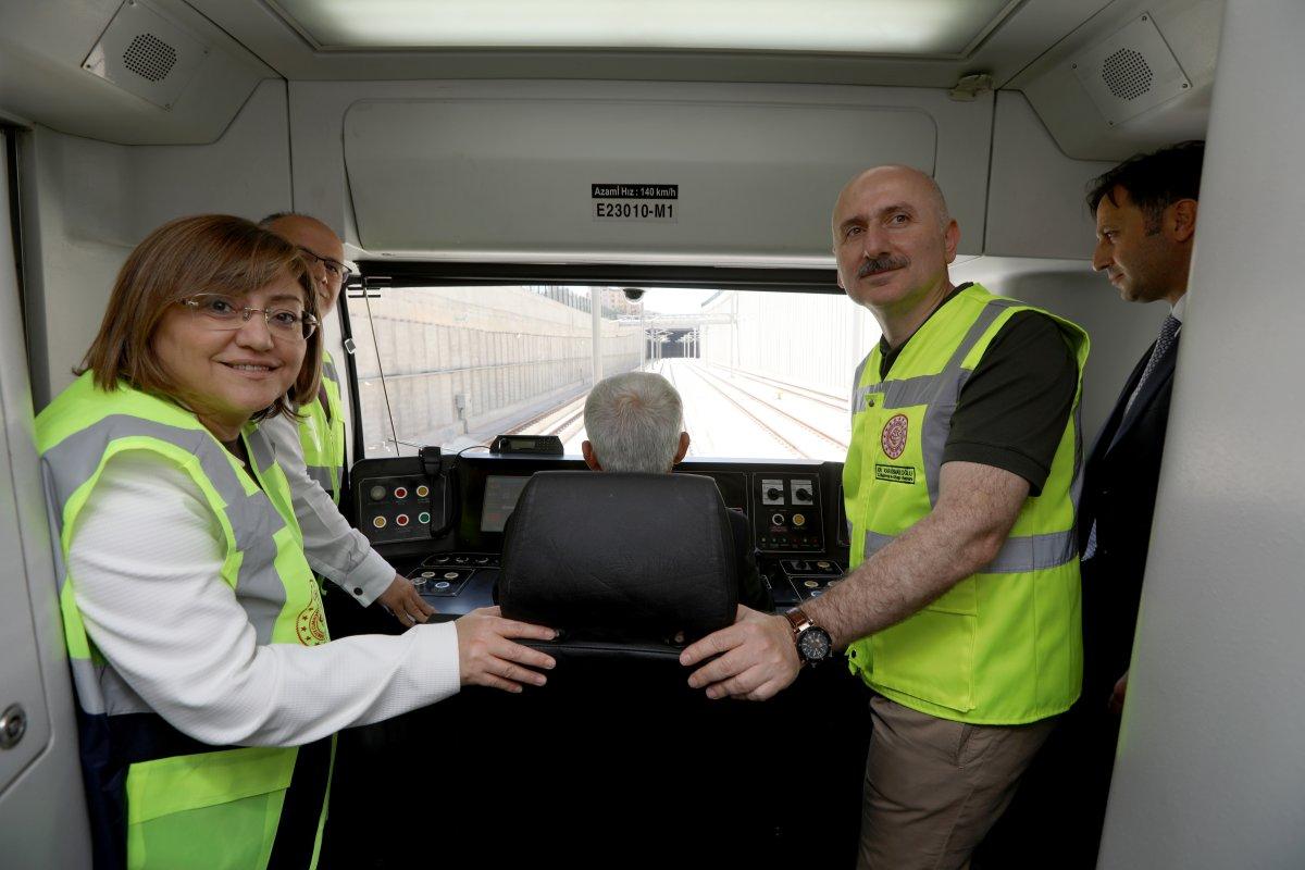 Metro konforundaki tren GAZİRAY açılıyor