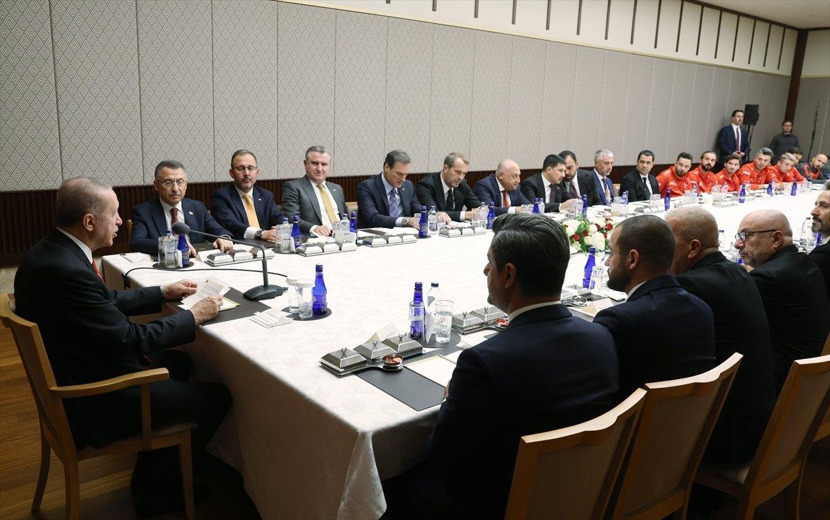 Cumhurbaşkanı Erdoğan, Türkiye Ampute Futbol Milli Takımı'nı kabul etti