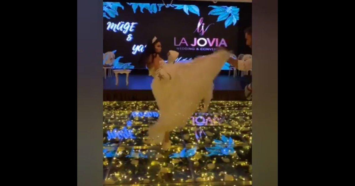 Düğününde Kick Boks gösterisi yapan gelin