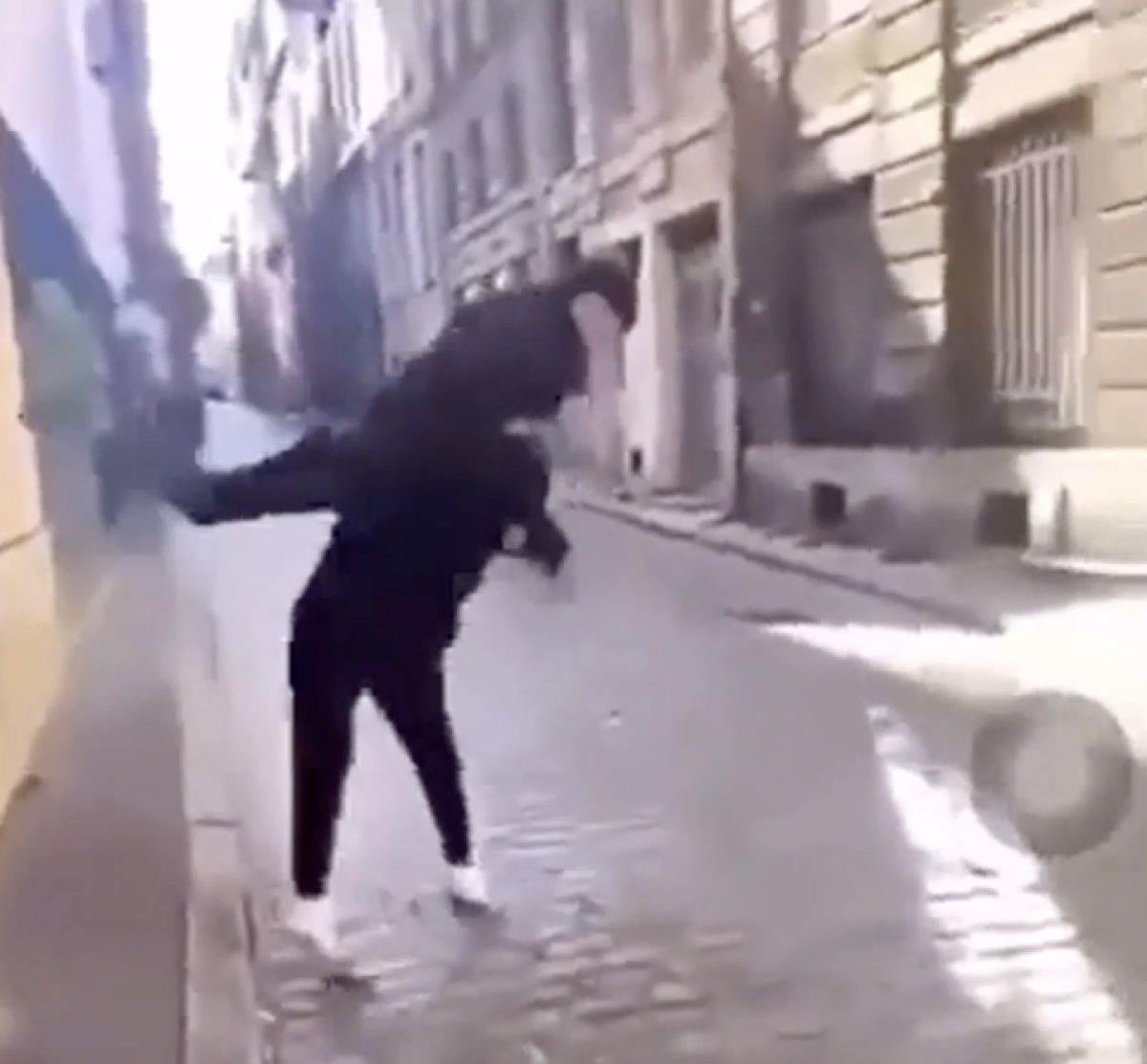 Kendisine saldıran adamı dövdü