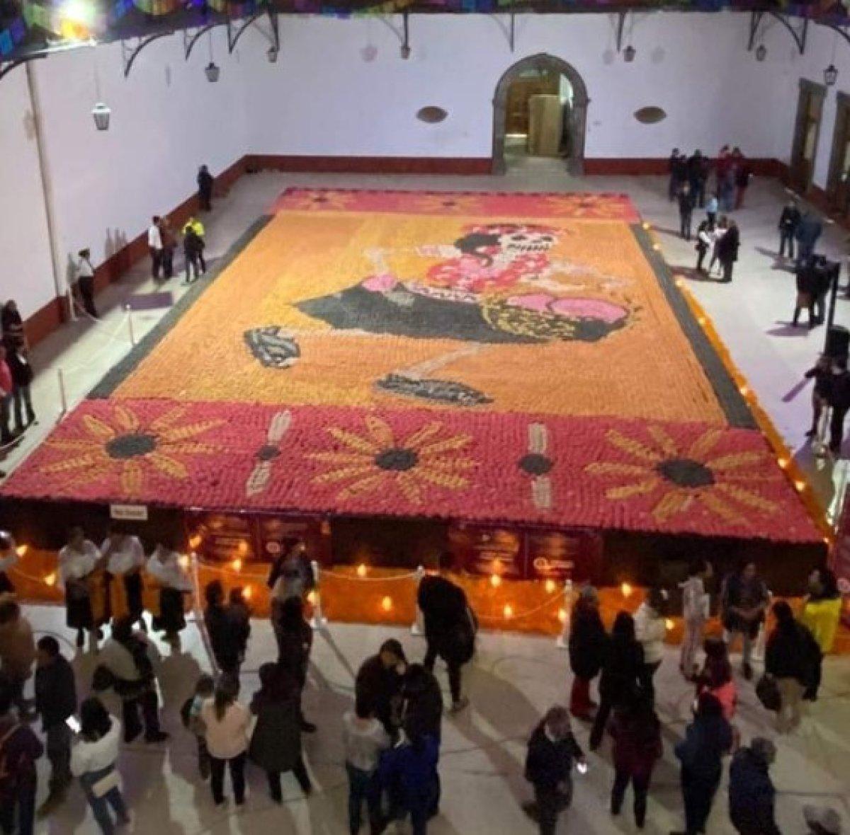 Meksika'da 20 binden fazla renkli ekmekten mozaik resim yapıldı