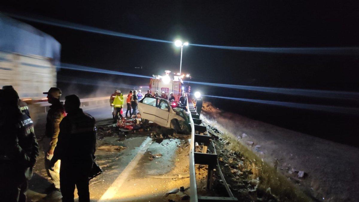 Şanlıurfa’da tır ile otomobil çarpıştı: 2 ölü