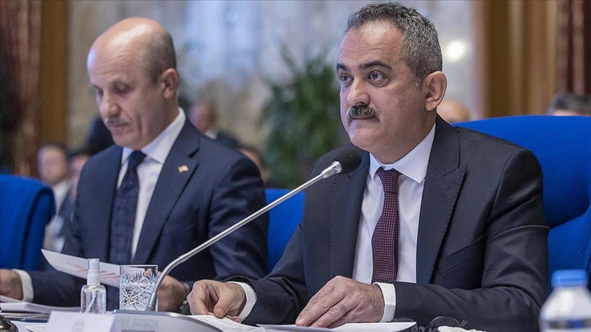 Bakan Özer ile HDP'li Garo Paylan arasında bıyık tartışması