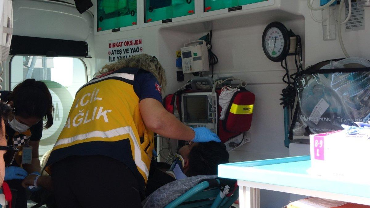 Antalya'da hasta almaya giden ambulans otomobille çarpıştı