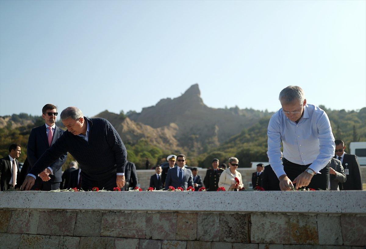 Hulusi Akar ve Jens Stoltenberg'ten Şehitler Abidesi'ne ziyaret