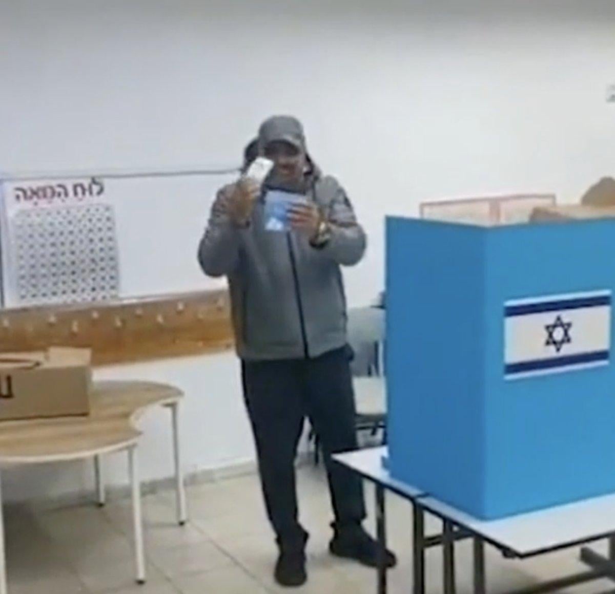 İsrail vatandaşından sandık başında İbrahim Tatlıses seslendirmesi