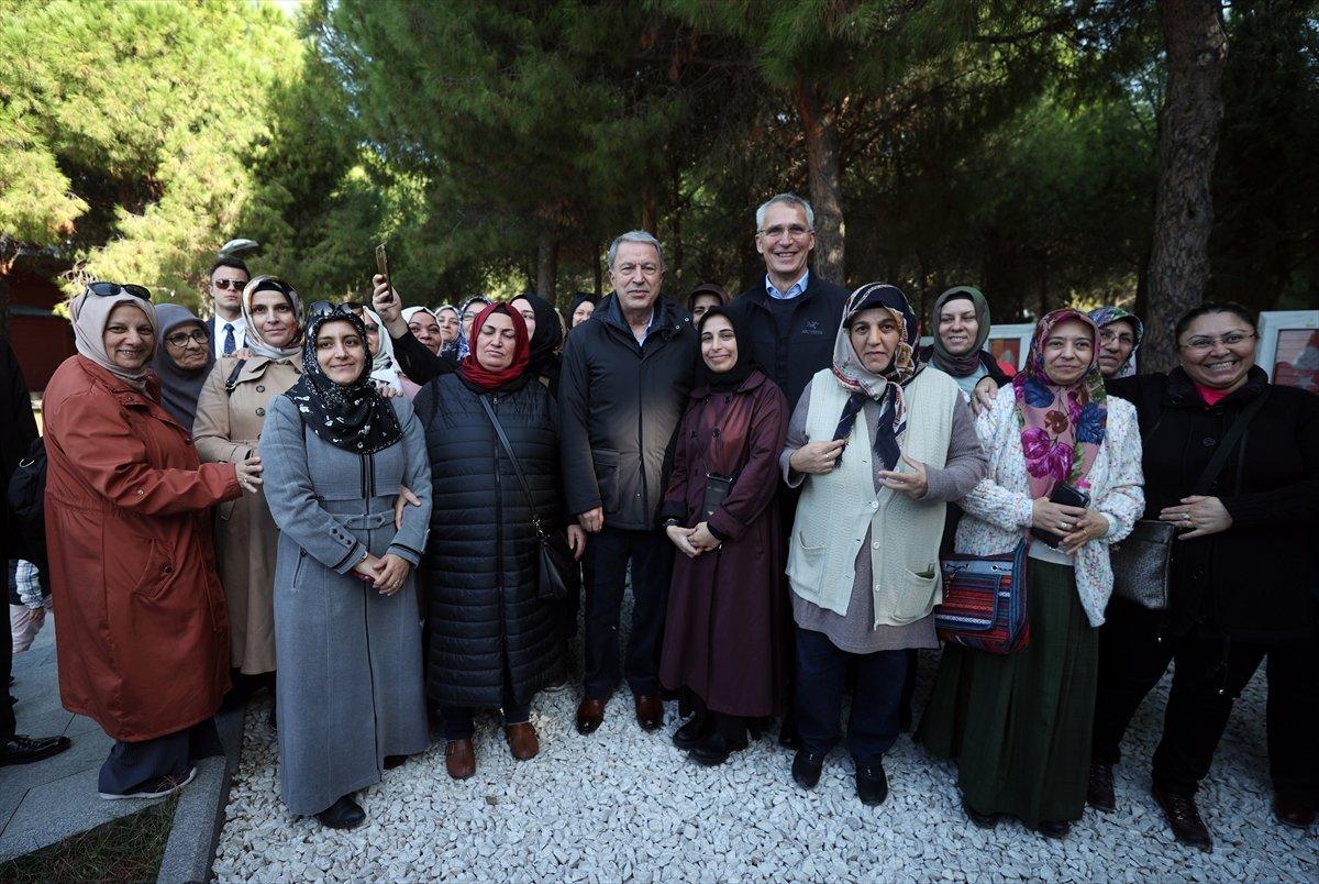 Hulusi Akar ve Jens Stoltenberg'ten Şehitler Abidesi'ne ziyaret