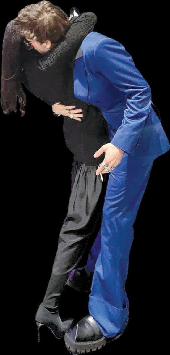 Tarık Emir Tekin ve Sofia Katc caddede dans etti