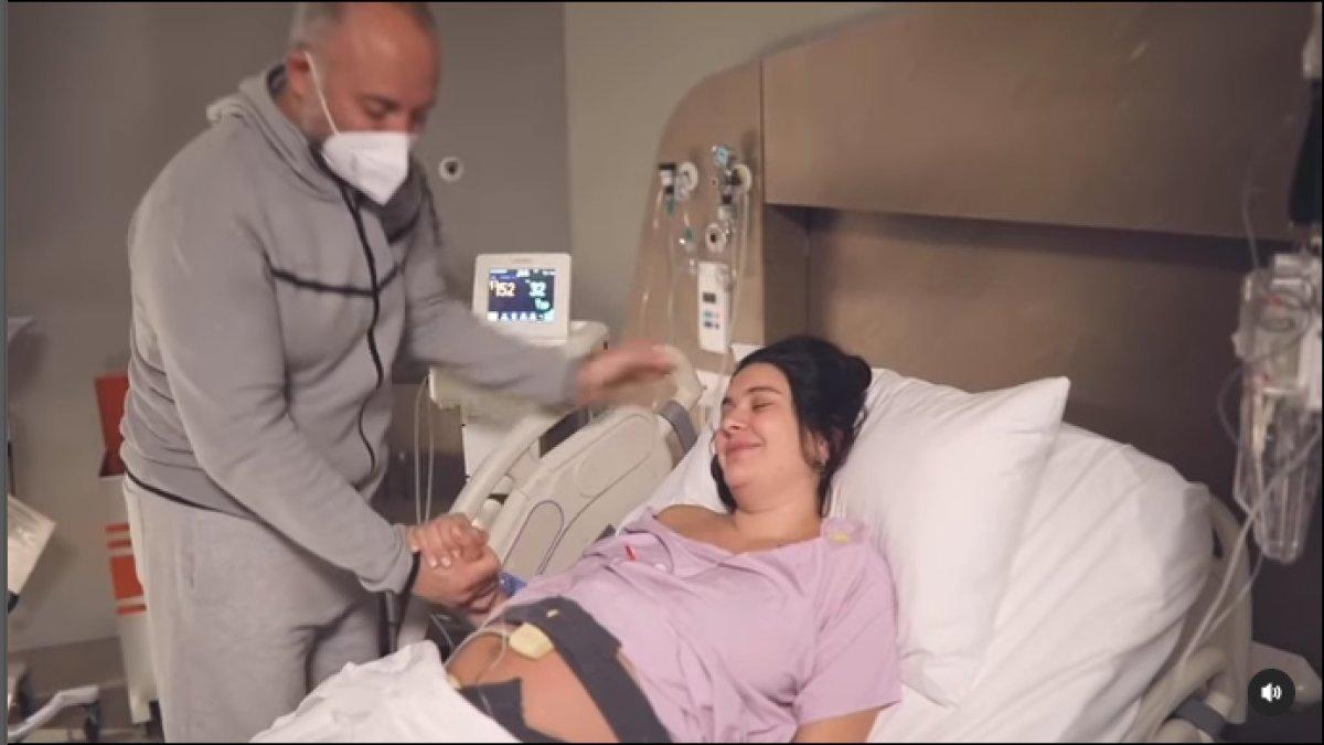 Bergüzar Korel Leyla'nın doğum anını paylaştı