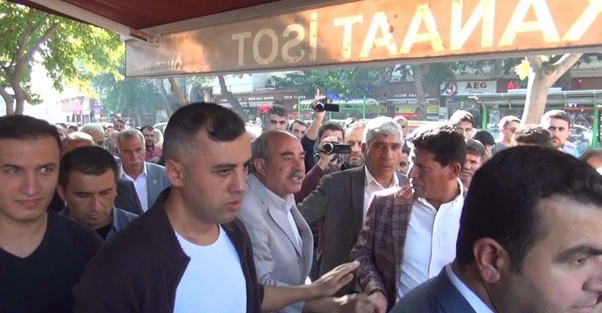 Şanlıurfa'da şehit babasından Ahmet Davutoğlu'na tepki
