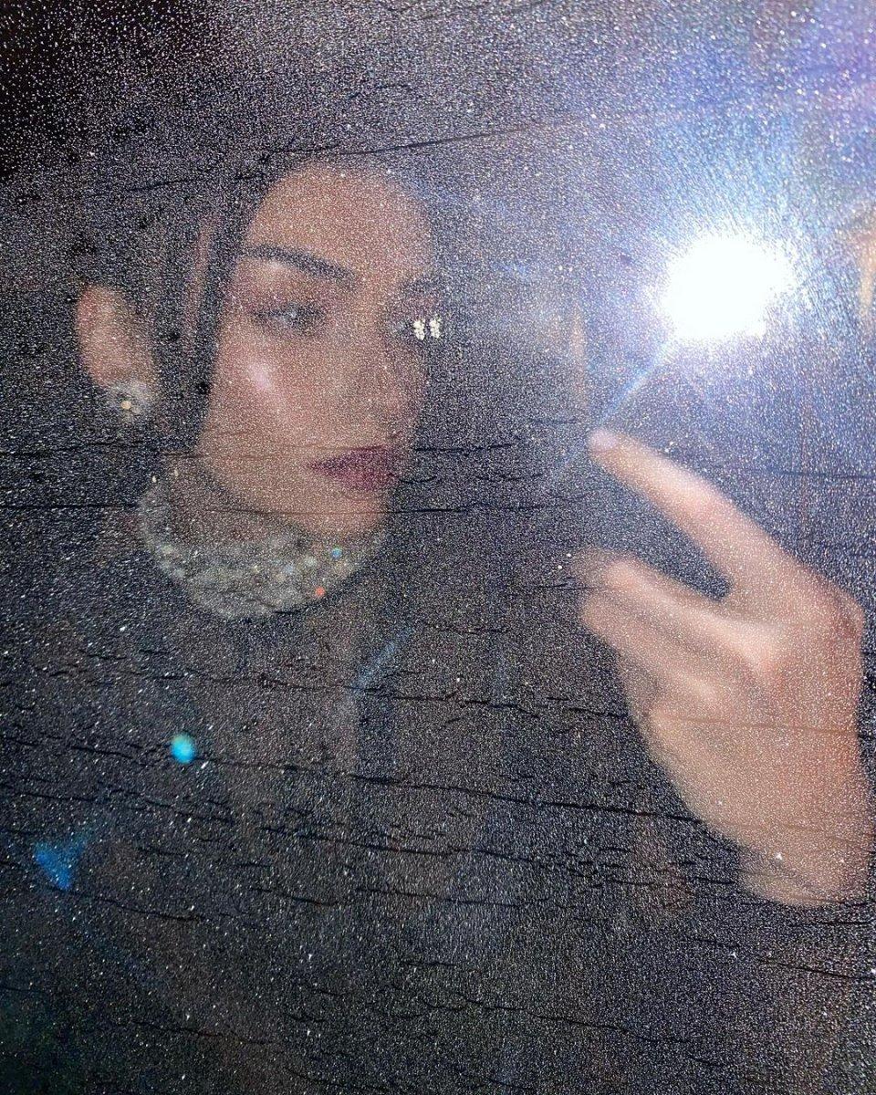 Hazar Ergüçlü, transparan