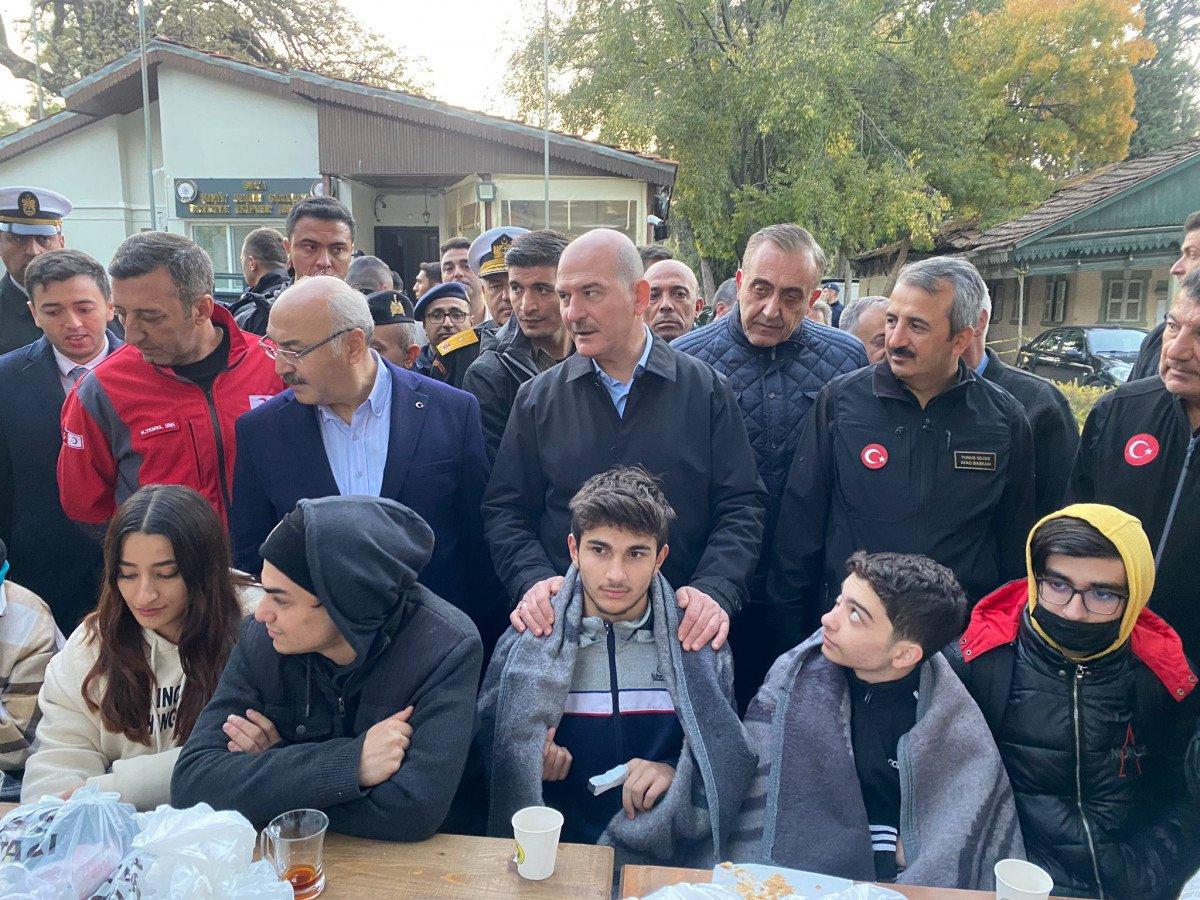 İzmir'de 4.9 büyüklüğünde deprem