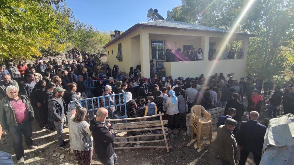 İstanbul’da öldürülen kadın, Tunceli’de defnedildi