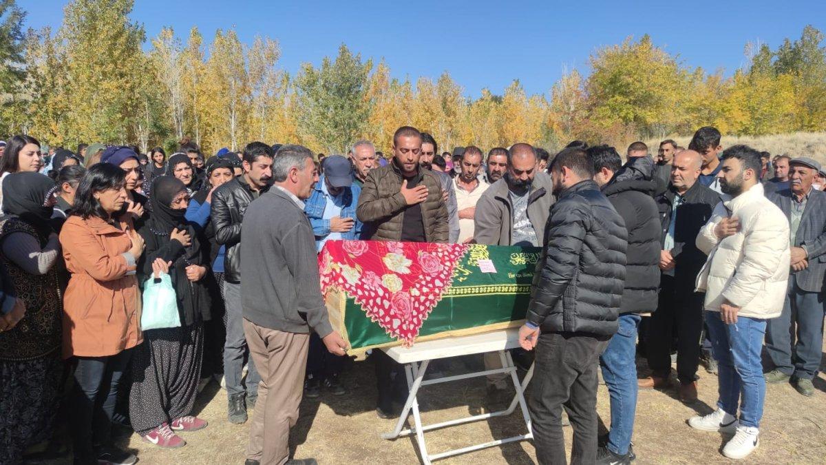 İstanbul’da öldürülen kadın, Tunceli’de defnedildi
