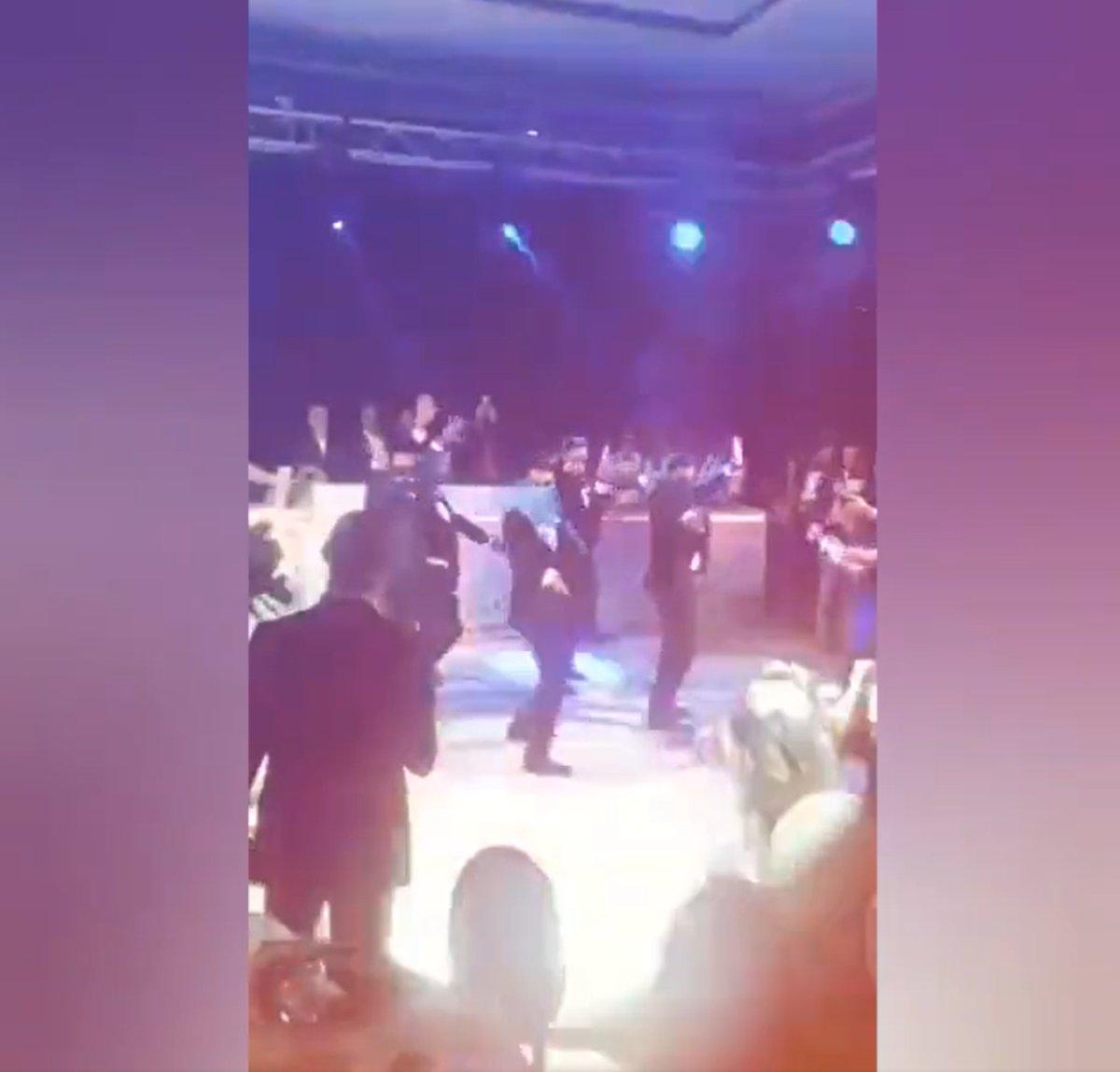 Damat ve arkadaşlarının mezdeke dansı viral oldu