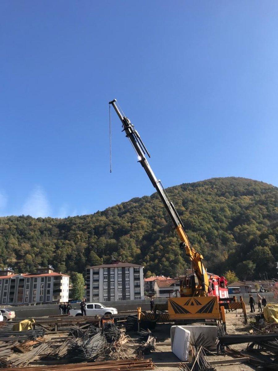 Kastamonu'da bozulan vincin tepesinde mahsur kaldı