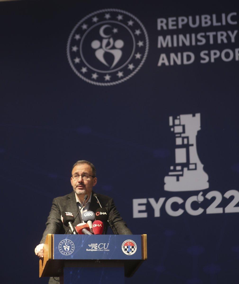 Mehmet Muharrem Kasapoğlu, Antalya'da 4 farklı spor branşını yerinde takip etti