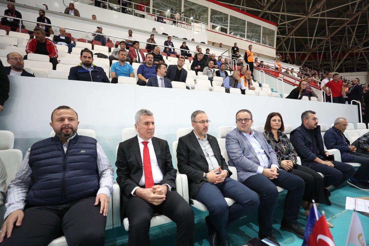 Mehmet Muharrem Kasapoğlu, Antalya'da 4 farklı spor branşını yerinde takip etti