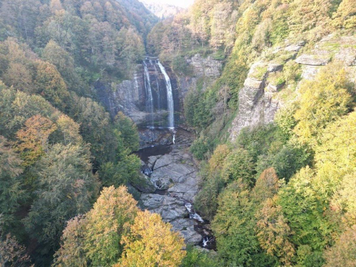 Bursa'da fay kırıklığından oluşan şelale görenleri büyülüyor