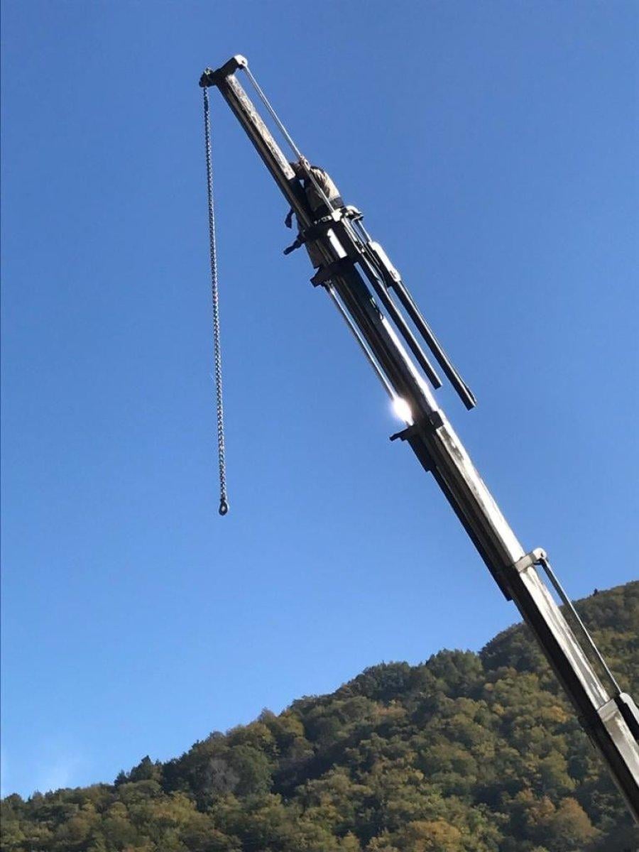 Kastamonu'da bozulan vincin tepesinde mahsur kaldı