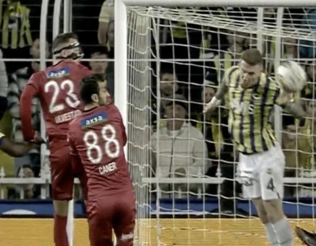 Sivasspor'un penaltı beklediği pozisyon