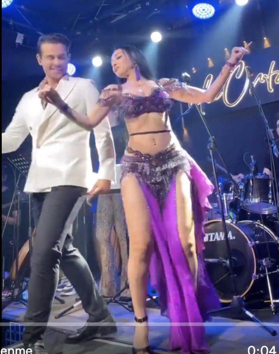 Cem Belevi, dansözle oynadı