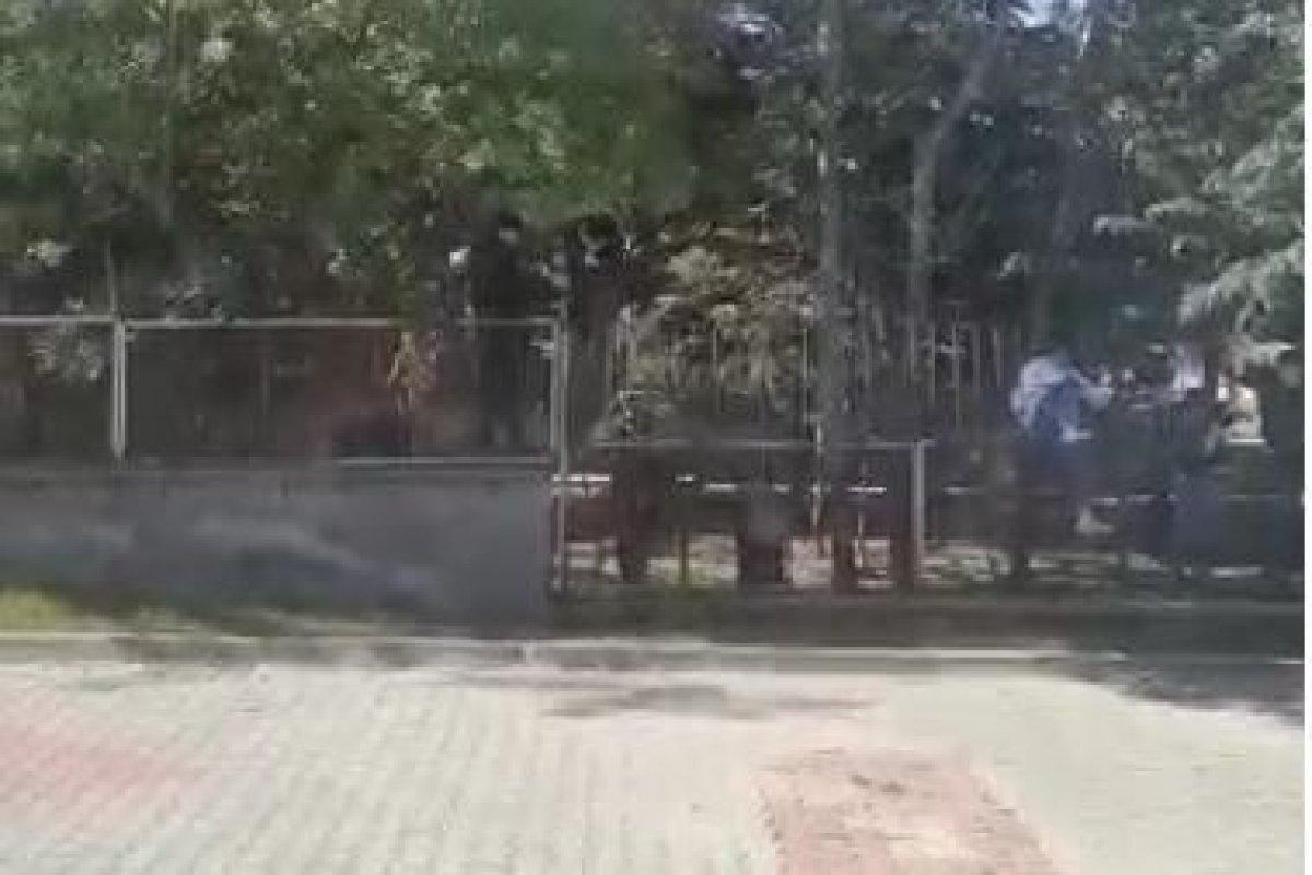 Ankaralı öğrencilerin jiletli duvardan kaçma anı