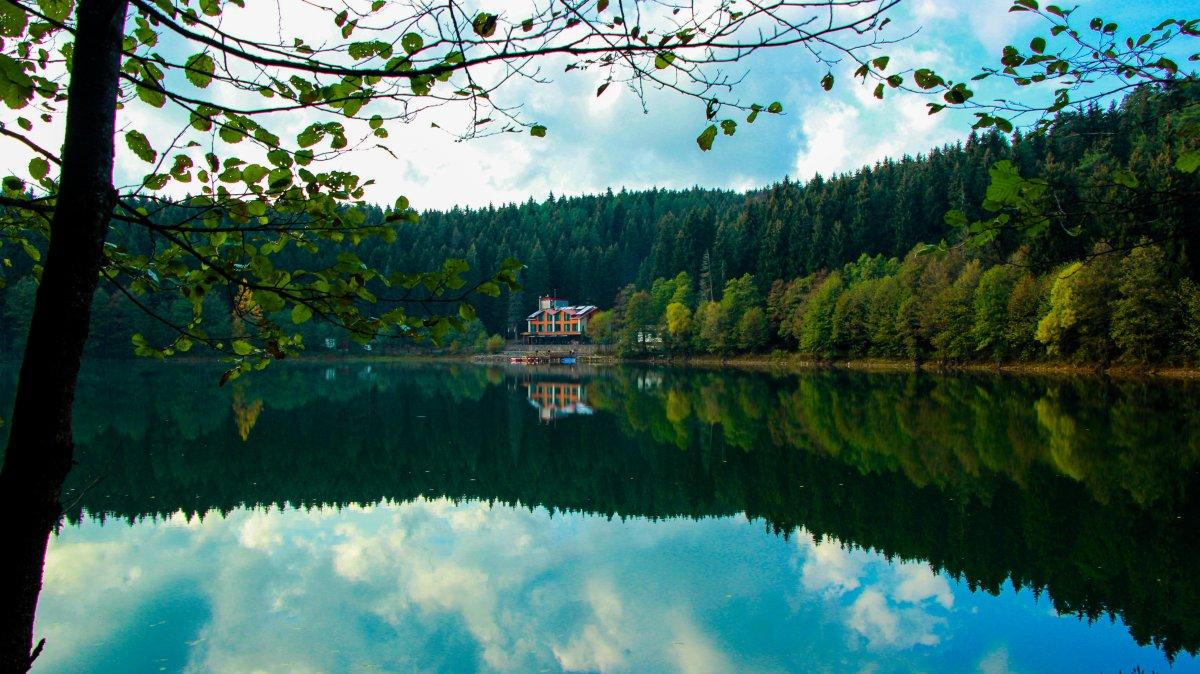 Artvin'de yeryüzünün gizli cenneti Karagöl'den sonbahar manzaraları