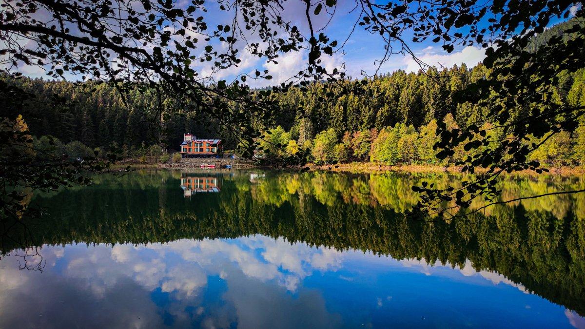 Artvin'de yeryüzünün gizli cenneti Karagöl'den sonbahar manzaraları