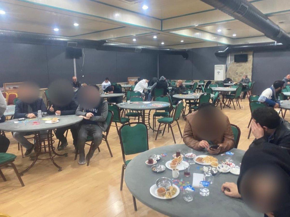 İzmir'de 3 kez mühürlenen kıraathaneye baskın