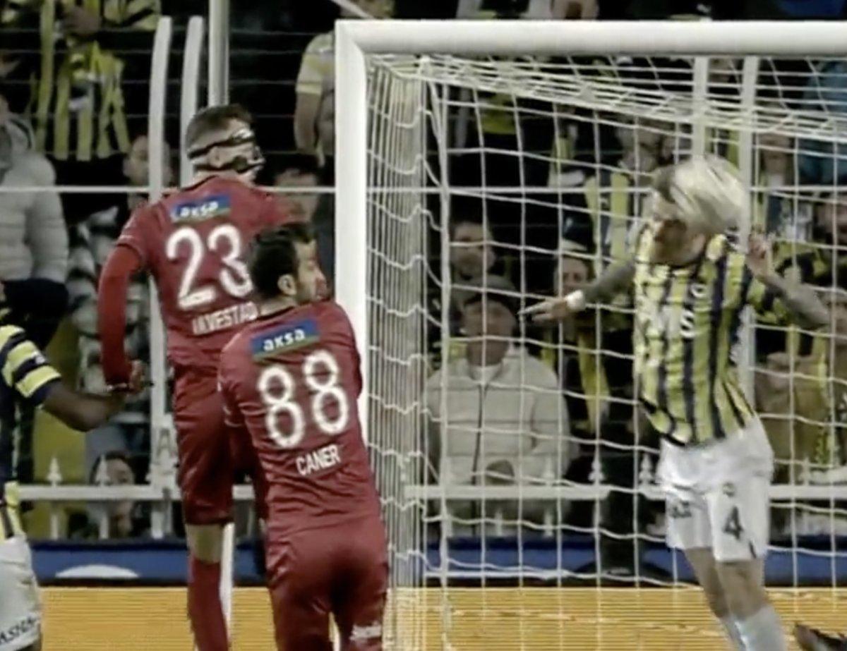 Sivasspor'un penaltı beklediği pozisyon