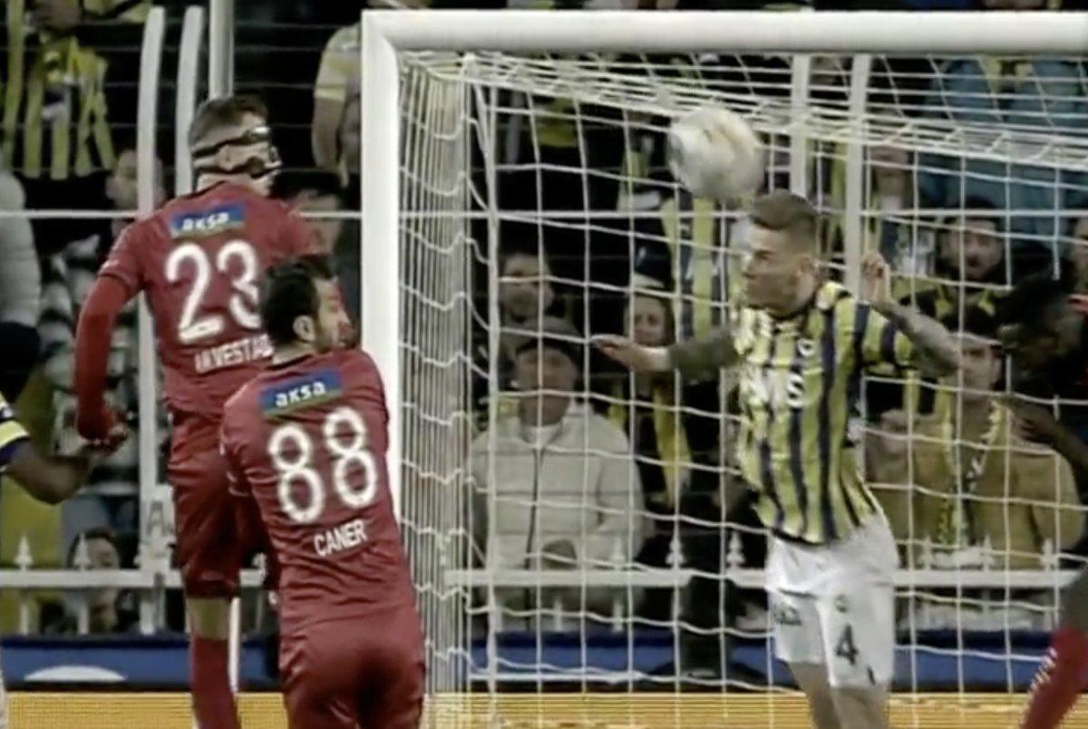 Sivasspor'un penaltı beklediği pozisyon