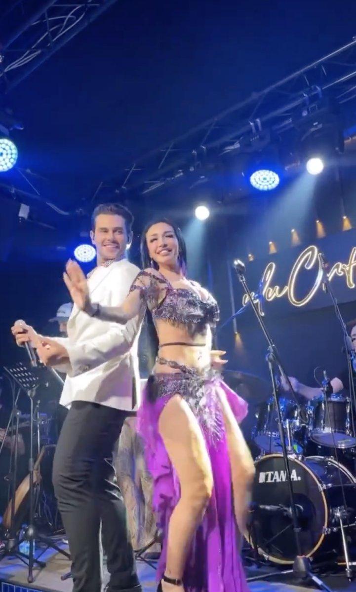 Cem Belevi, dansözle oynadı