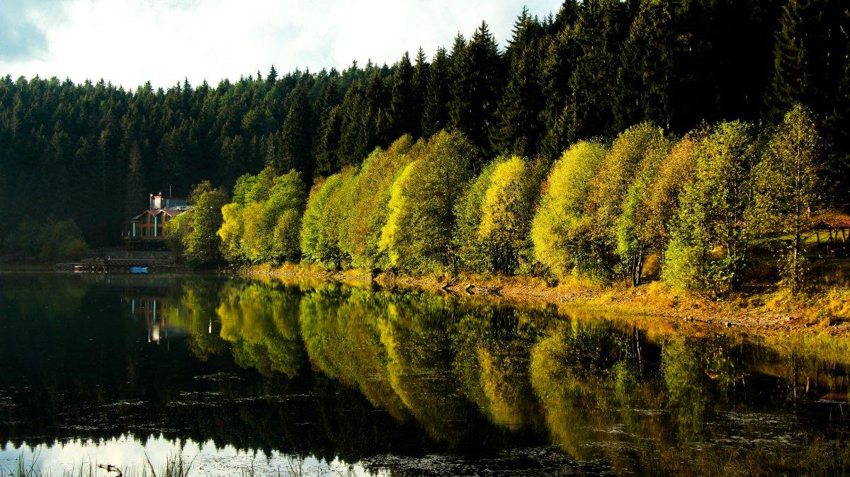 Artvin'de yeryüzünün gizli cenneti Karagöl'den sonbahar manzaraları
