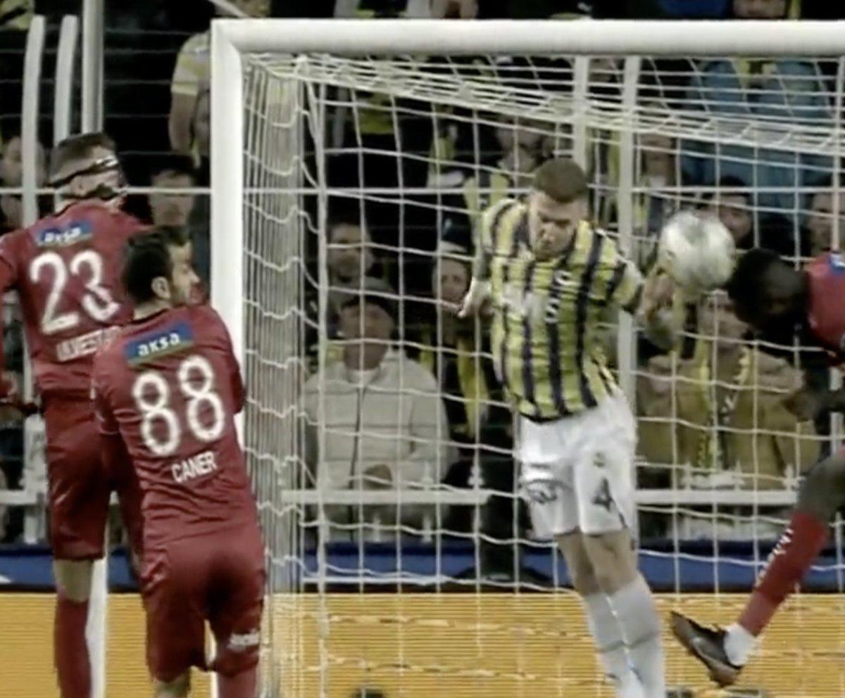 Sivasspor'un penaltı beklediği pozisyon