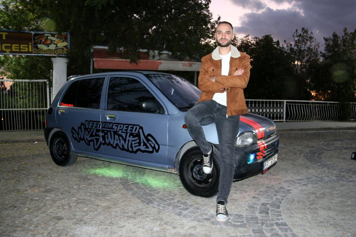 Sivas'ta 2 cep telefonu için 10 yıllık aracını gözden çıkardı