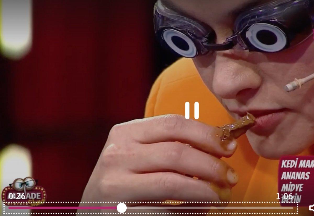 Hande Soral, kedi maması yedi