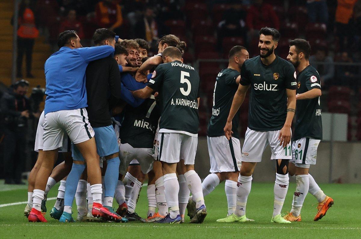 Galatasaray, Ofspor'u mağlup etti